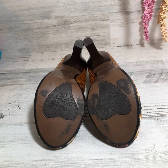 Naughty Monkey Heels size 8.5- - Picture 5 of 6